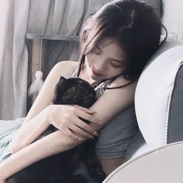微笑的苹吉